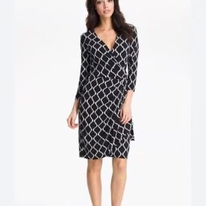 Beautiful White House Black Market faux wrap dress size 00